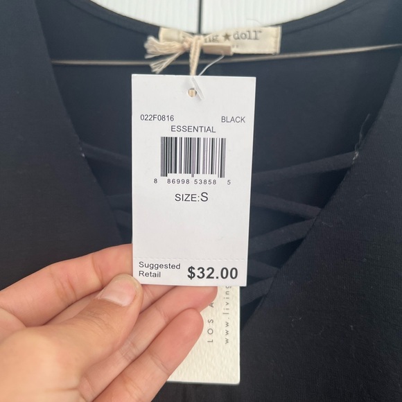 Black dress - Picture 3 of 4